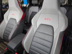 Volkswagen Golf GTI - Image 13
