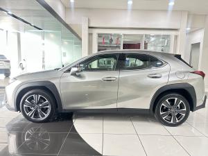 Lexus UX 300h EX - Image 4