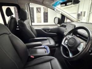 Hyundai Staria 2.2D Luxury - Image 8