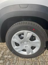 Renault Kwid 1.0 Techno manual - Image 14