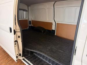 Toyota Quantum 2.8 SLWB panel van - Image 11