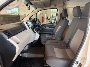Toyota Quantum 2.8 SLWB panel van - Image 14
