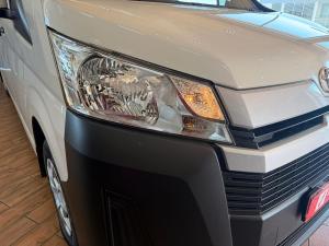 Toyota Quantum 2.8 SLWB panel van - Image 2