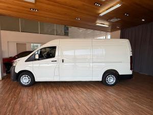 Toyota Quantum 2.8 SLWB panel van - Image 9