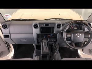 Toyota Land Cruiser 79 2.8GD-6 double cab auto - Image 6
