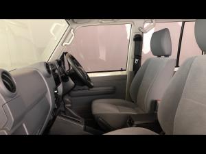 Toyota Land Cruiser 79 2.8GD-6 double cab auto - Image 7