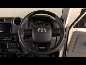 Toyota Land Cruiser 79 2.8GD-6 double cab auto - Image 8