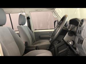 Toyota Land Cruiser 79 2.8GD-6 double cab auto - Image 10