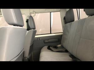 Toyota Land Cruiser 79 2.8GD-6 double cab auto - Image 11