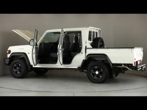 Toyota Land Cruiser 79 2.8GD-6 double cab auto - Image 26