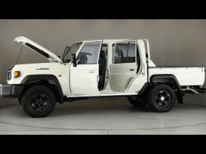 Toyota Land Cruiser 79 2.8GD-6 double cab auto - Image 27