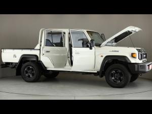 Toyota Land Cruiser 79 2.8GD-6 double cab auto - Image 30