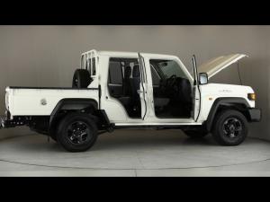 Toyota Land Cruiser 79 2.8GD-6 double cab auto - Image 31