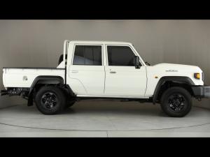Toyota Land Cruiser 79 2.8GD-6 double cab auto - Image 3