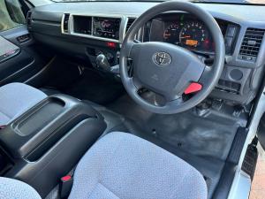 Toyota Hiace 2.5D-4D bus 14-seater GL - Image 6