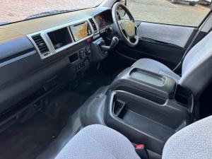 Toyota Hiace 2.5D-4D bus 14-seater GL - Image 7