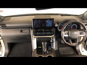 Toyota Land Cruiser 300 3.5T GR-Sport - Image 6