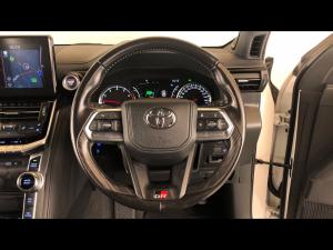 Toyota Land Cruiser 300 3.5T GR-Sport - Image 8