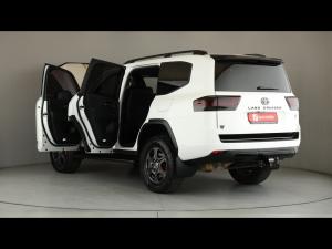Toyota Land Cruiser 300 3.5T GR-Sport - Image 25
