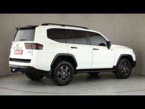 Toyota Land Cruiser 300 3.5T GR-Sport - Image 2