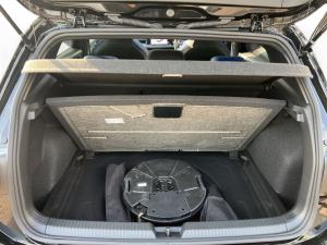 Volkswagen Golf R - Image 10