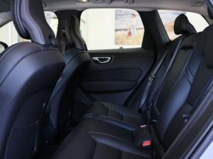 Volvo XC60 B5 AWD Plus Dark - Image 11