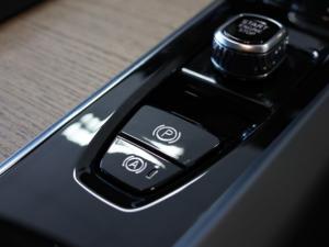 Volvo XC60 B5 AWD Plus Dark - Image 15