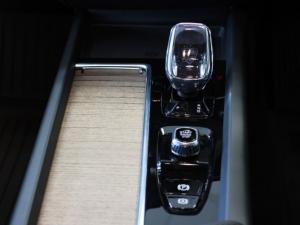 Volvo XC60 B5 AWD Plus Dark - Image 17