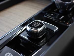 Volvo XC60 B5 AWD Plus Dark - Image 22