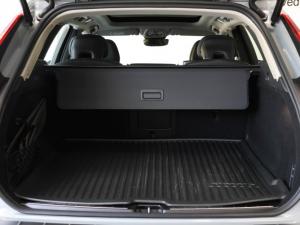 Volvo XC60 B5 AWD Plus Dark - Image 28