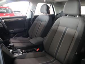 Volkswagen T-Roc 2.0TSI 140kW 4Motion Design - Image 12