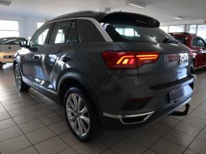 Volkswagen T-Roc 2.0TSI 140kW 4Motion Design - Image 6