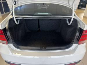 Volkswagen Polo sedan 1.4 Comfortline - Image 10