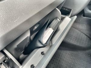 Volkswagen Transporter 2.0TDI Kombi SWB Trendline auto - Image 17