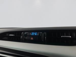 Toyota Hilux 4.0 V6 Raider 4X4 automaticD/C - Image 7