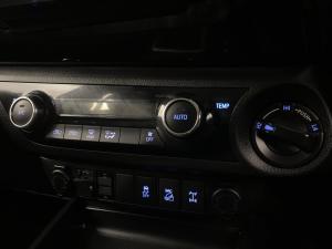 Toyota Hilux 4.0 V6 Raider 4X4 automaticD/C - Image 8
