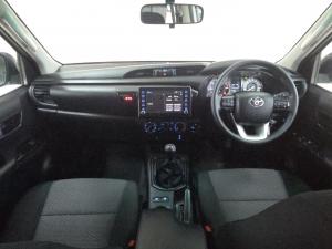 Toyota Hilux 2.4GD-6 double cab 4x4 Raider manual - Image 6
