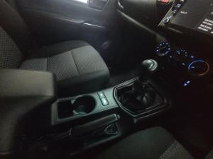 Toyota Hilux 2.4GD-6 double cab 4x4 Raider manual - Image 12