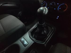 Toyota Hilux 2.4GD-6 double cab 4x4 Raider manual - Image 13