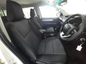 Toyota Hilux 2.4GD-6 double cab 4x4 Raider manual - Image 17