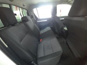 Toyota Hilux 2.4GD-6 double cab 4x4 Raider manual - Image 18