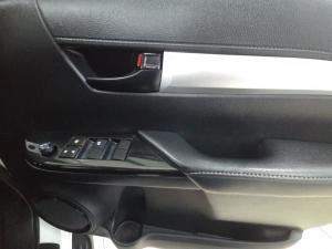 Toyota Hilux 2.4GD-6 double cab 4x4 Raider manual - Image 21