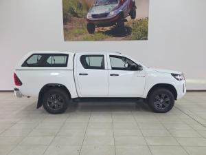 Toyota Hilux 2.4GD-6 double cab 4x4 Raider manual - Image 3