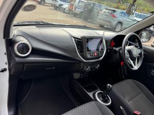 Toyota Vitz 1.0 XR manual - Image 7