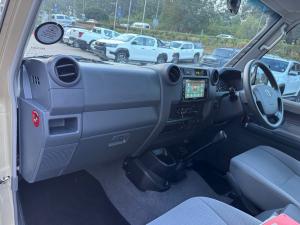 Toyota Land Cruiser 79 4.5D-4D V8 double cab LX - Image 7