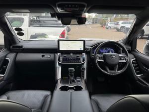 Toyota Land Cruiser 300 3.3D ZX - Image 6