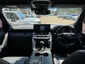 Toyota Land Cruiser 300 3.3D GR-Sport - Image 6