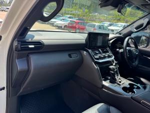 Toyota Land Cruiser 300 3.3D GR-Sport - Image 7