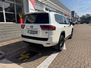 Toyota Land Cruiser 300 3.3D GR-Sport - Image 2