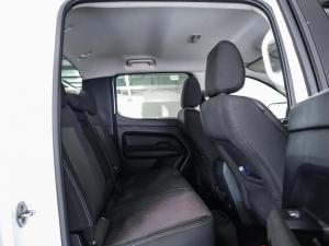 Volkswagen Amarok 2.0TDI double cab Life 4Motion manual - Image 16